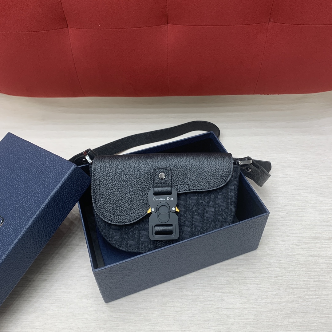 dior saddle oblique canvas buckle flap crossbody bag